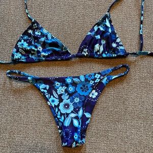 Kulani Kinis unlined top and bottom set. Worn once!